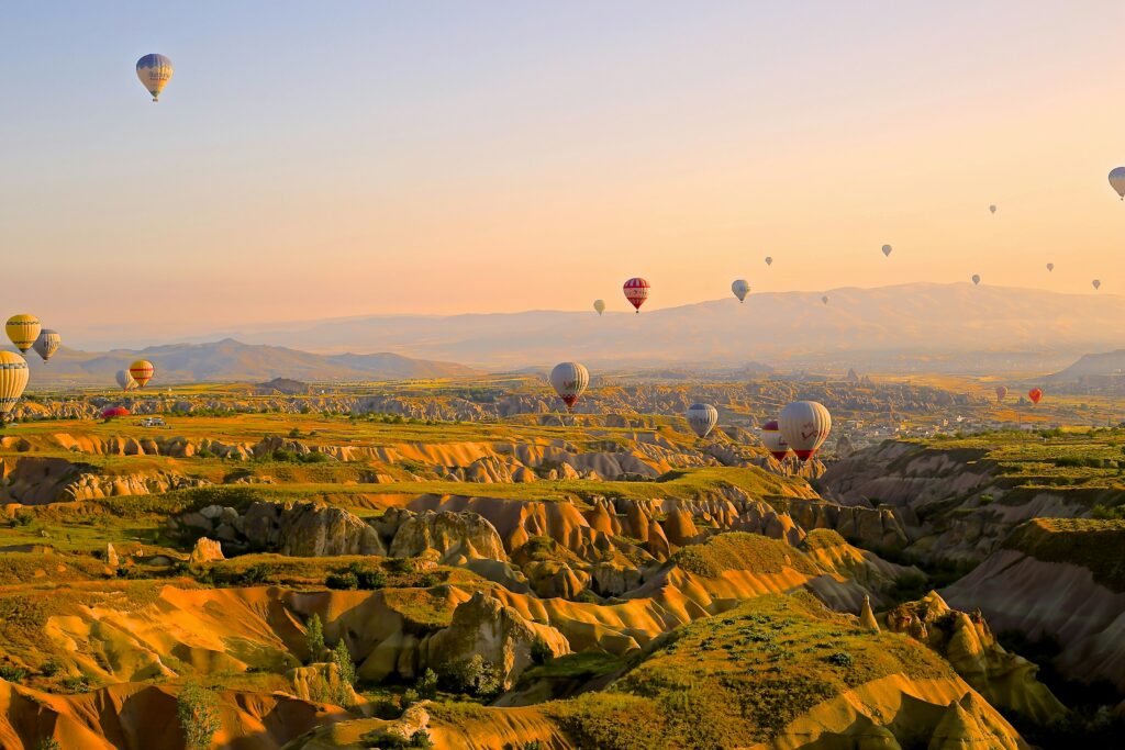 Mongolfières capturées dans la beauté de la nature Turquie